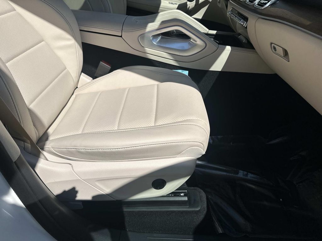 Thumbnail: 2024 Mercedes-Benz GLS - 21