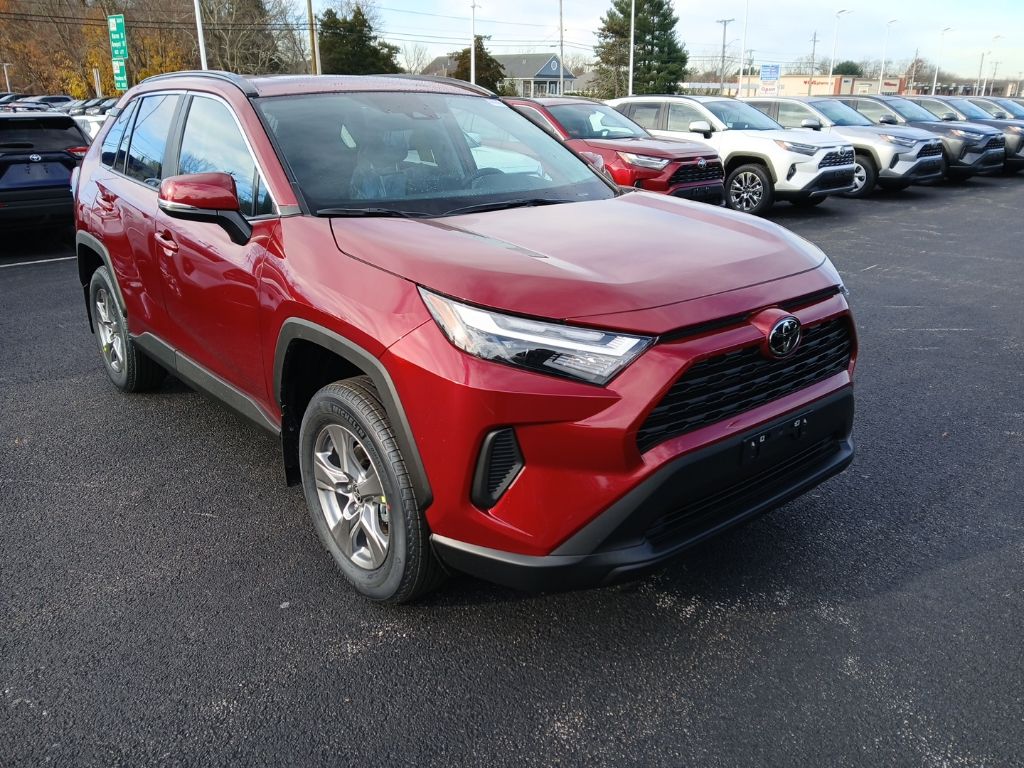 2025 Toyota RAV4 XLE's photo