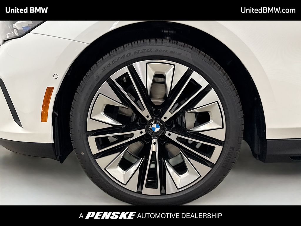 Thumbnail: 2026 BMW 5 Series - 2