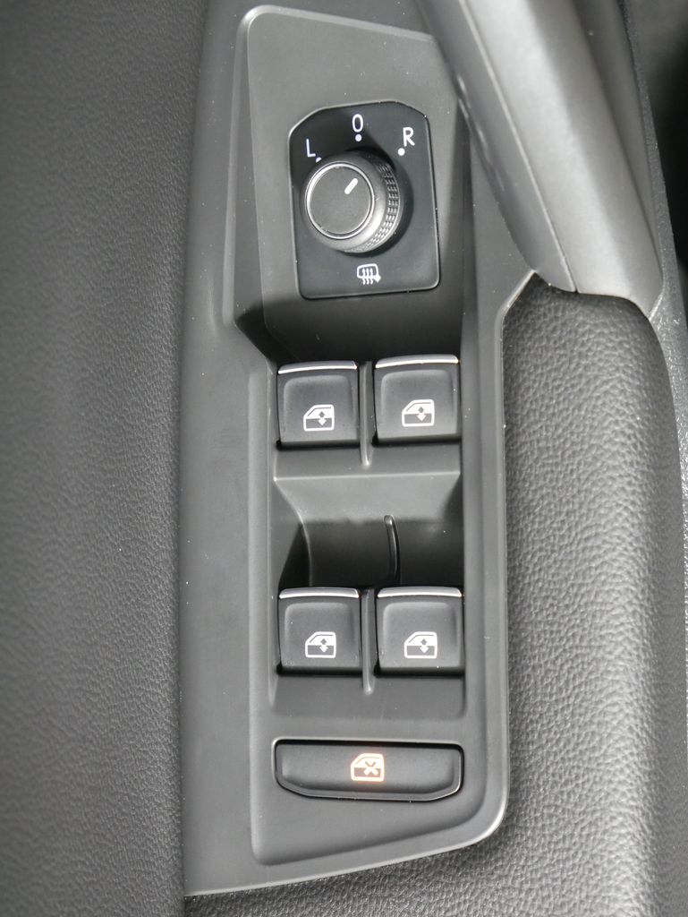 Thumbnail: 2021 Volkswagen Tiguan - 29