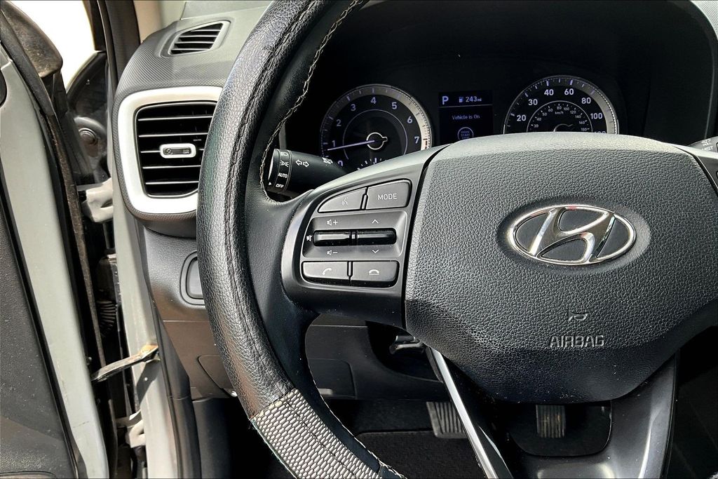 2022 Hyundai Venue Limited - 10