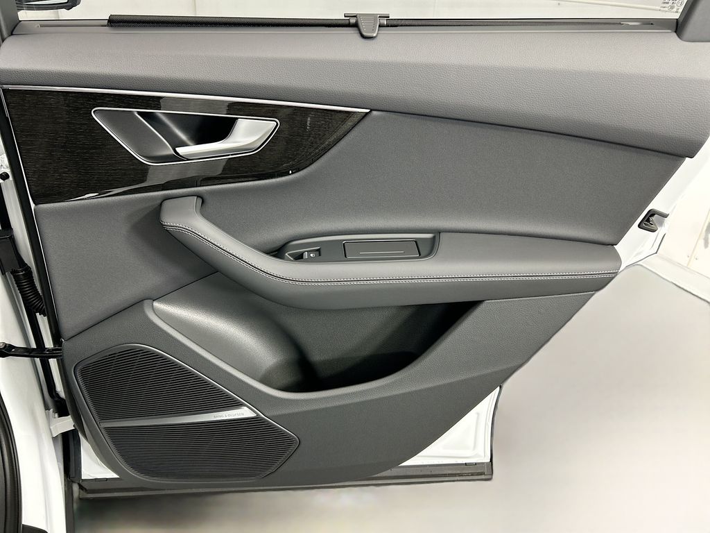 Thumbnail: 2026 Audi Q7 - 27