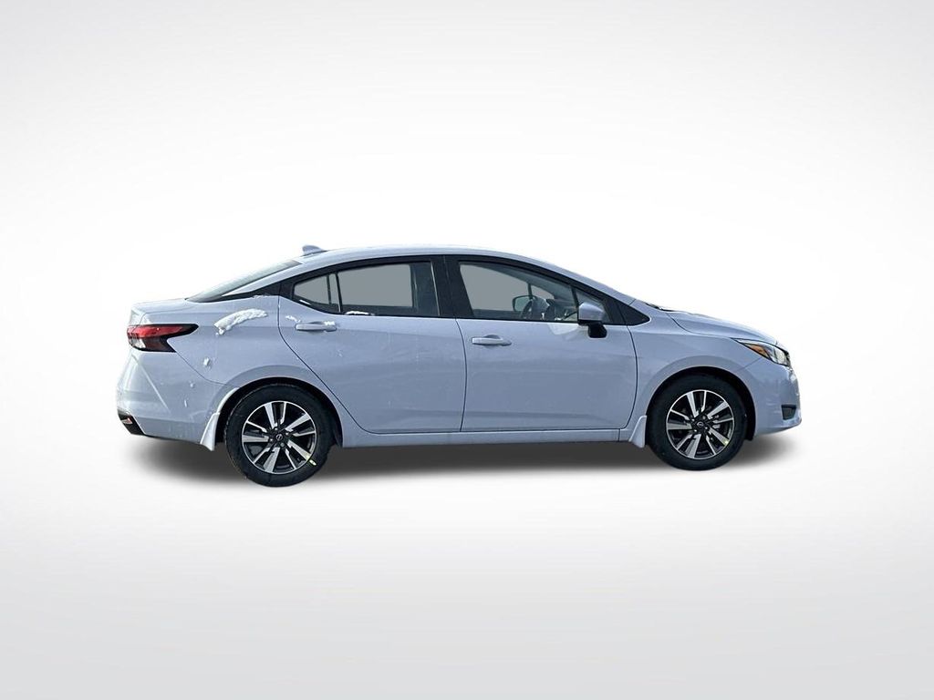 2025 Nissan Versa 1.6 SV photo