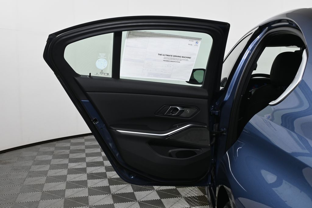 Thumbnail: 2026 BMW 3 Series - 26