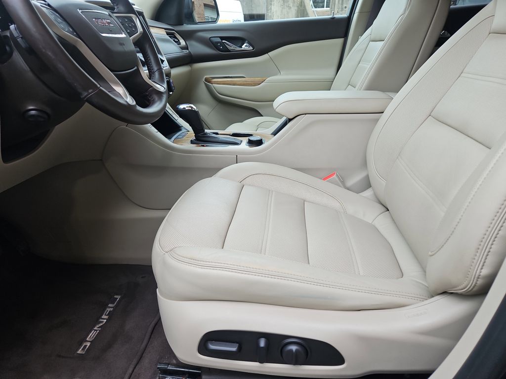 2017 GMC Acadia Denali photo