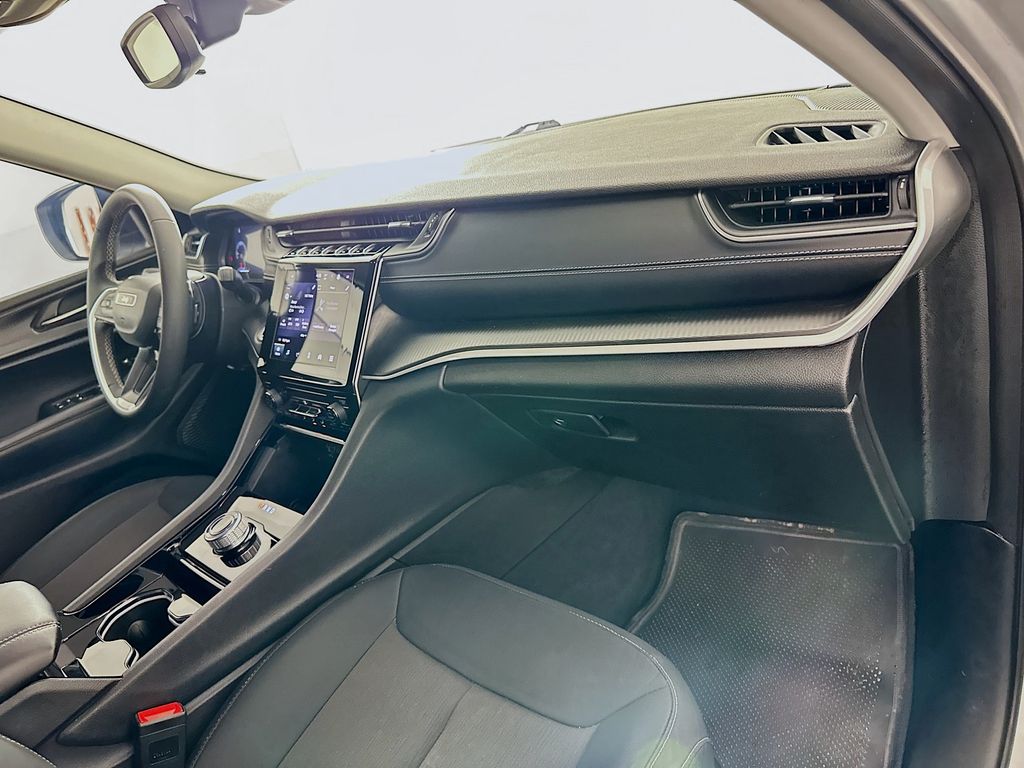 Thumbnail: 2023 Jeep Grand Cherokee - 28