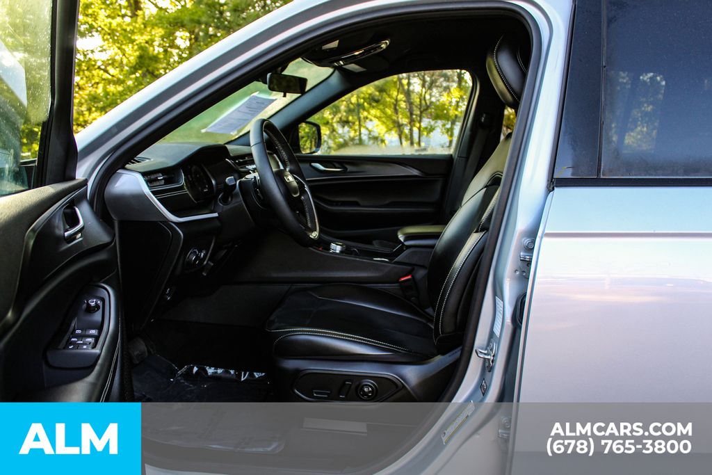 Used 2025 Silver Jeep Altitude image 17