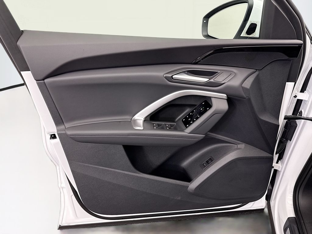 Thumbnail: 2025 Audi Q5 - 23