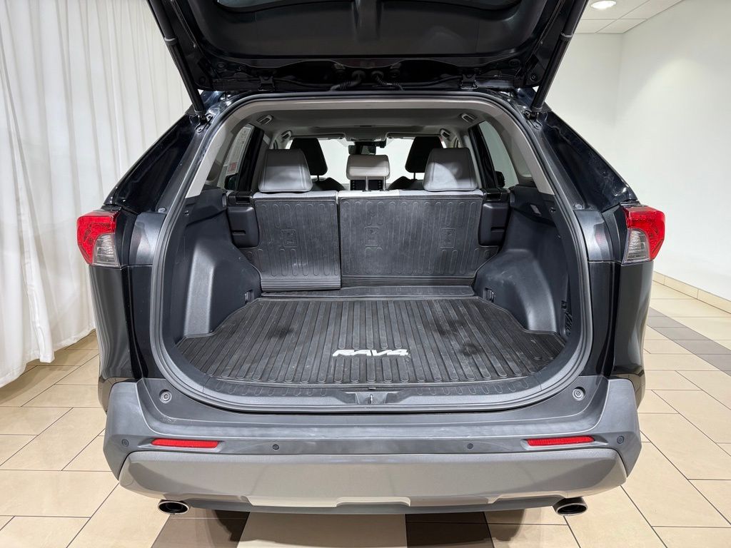 Thumbnail: 2019 Toyota RAV4 - 11