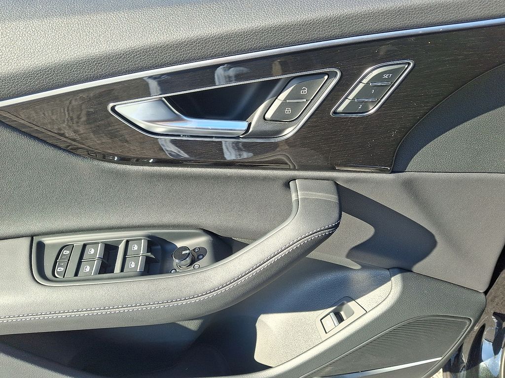 Thumbnail: 2026 Audi Q7 - 9