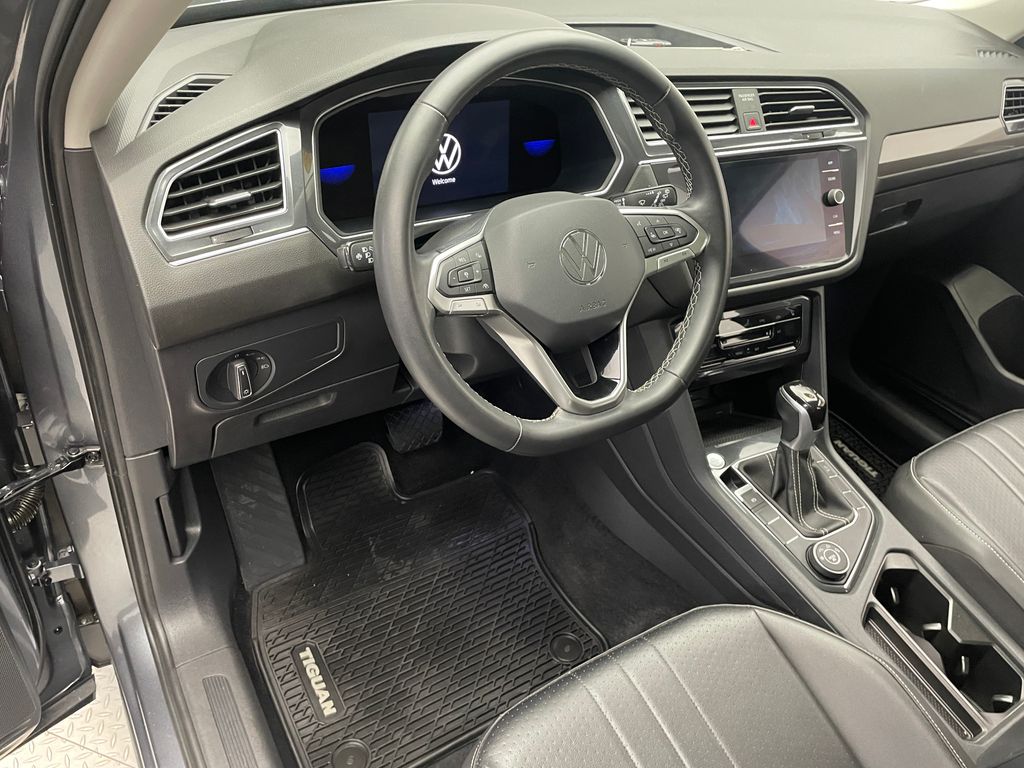 Thumbnail: 2022 Volkswagen Tiguan - 11