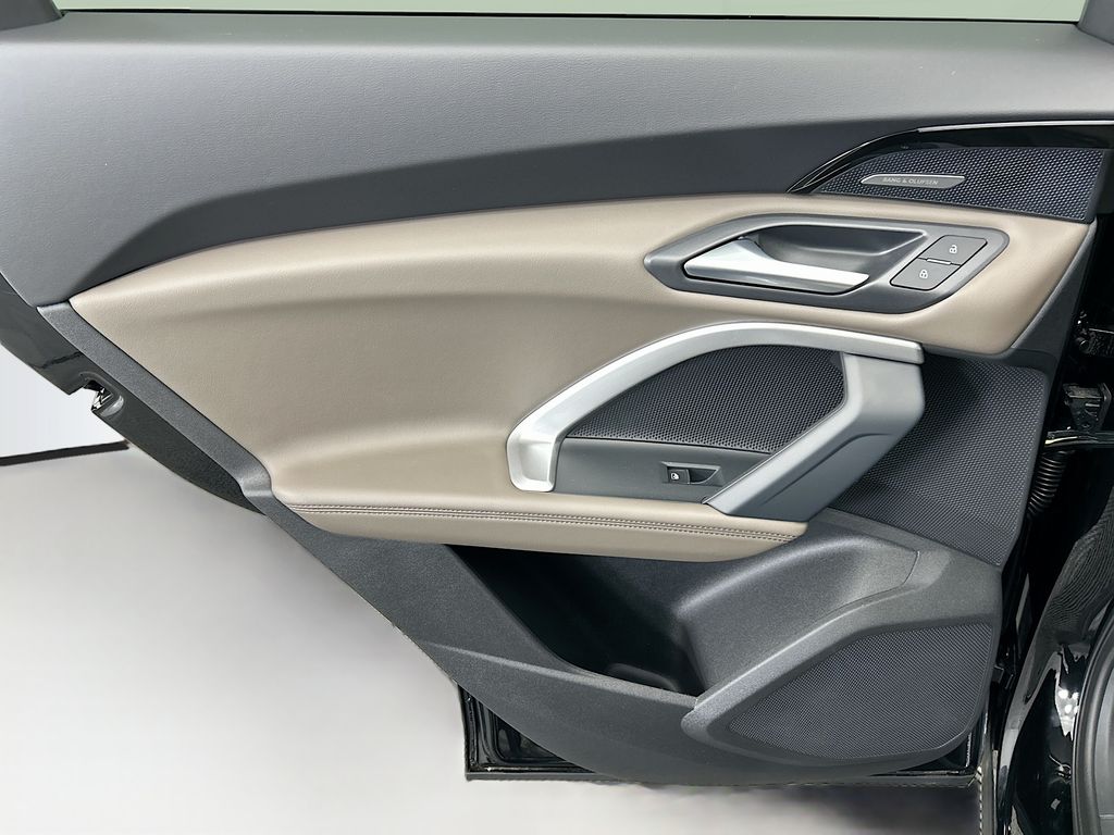 Thumbnail: 2025 Audi Q5 - 25