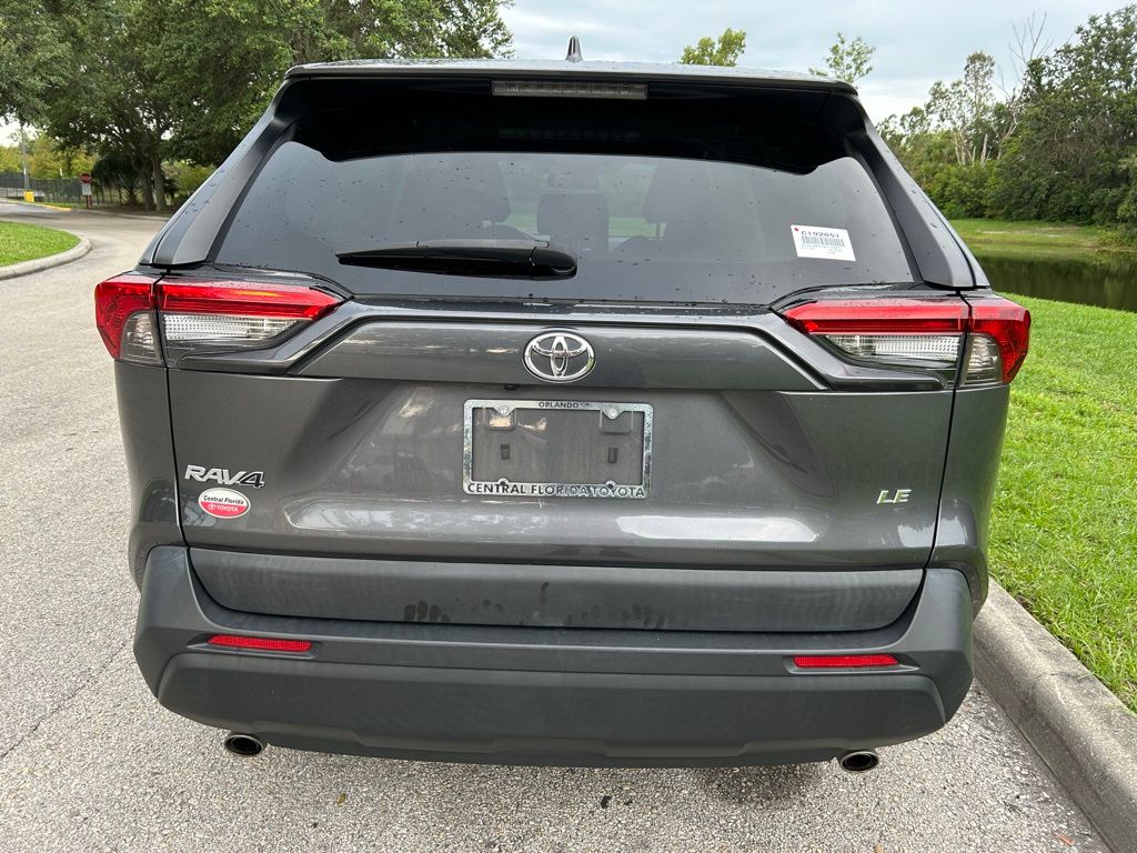 2022 Toyota RAV4 LE 4