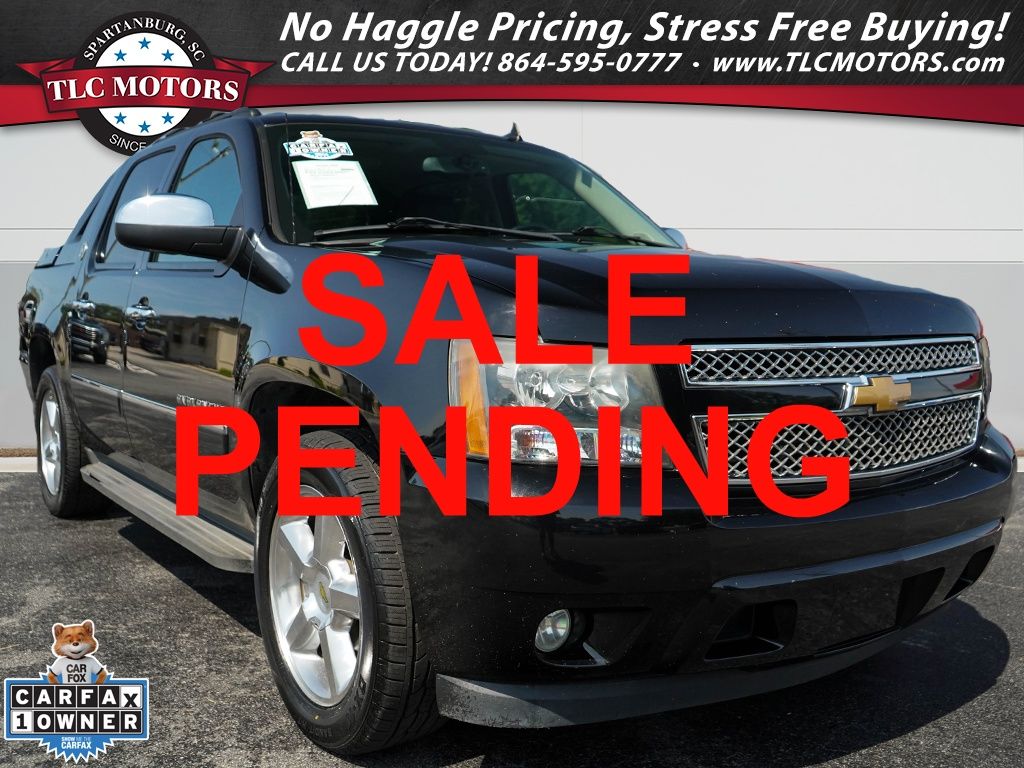 Black 2013 Chevrolet Avalanche Pickup Truck 4X2 6-Speed Automatic