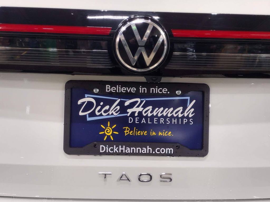 2025 Volkswagen Taos 1.5T SE Black