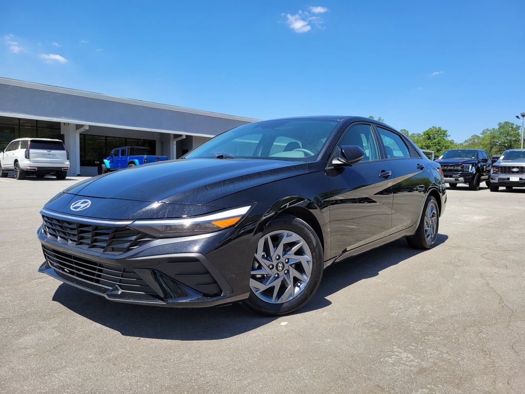 Abyss Black 2024 Hyundai Elantra Sedan Front-Wheel Drive Continuously Variable Transmission
