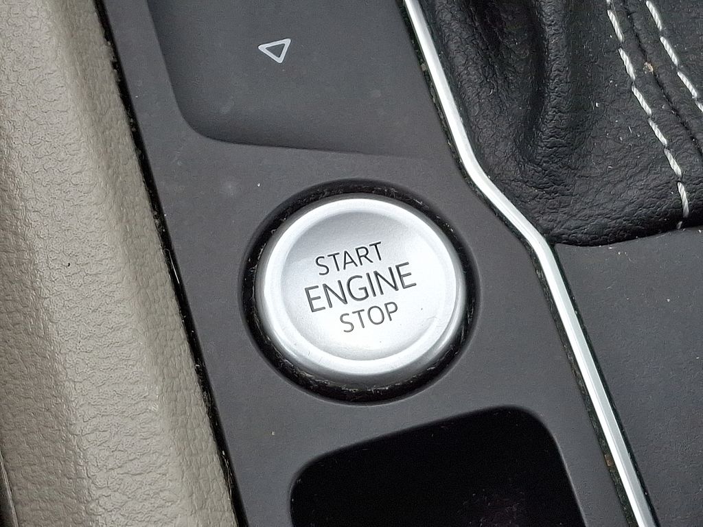 Thumbnail: 2022 Volkswagen Atlas - 25