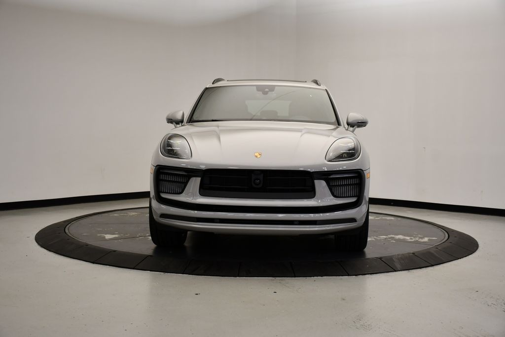 Thumbnail: 2026 Porsche Macan - 10