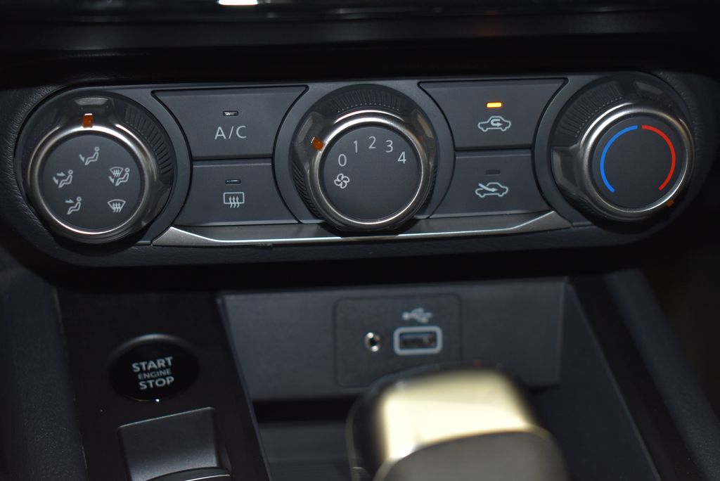 2025 Nissan Kicks S 21