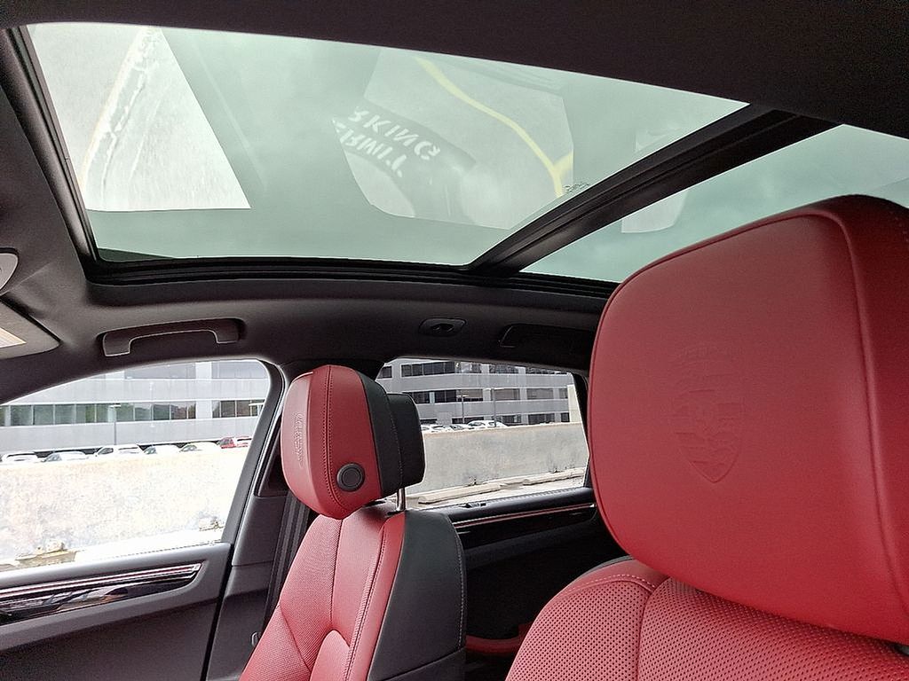 Thumbnail: 2025 Porsche Macan - 16