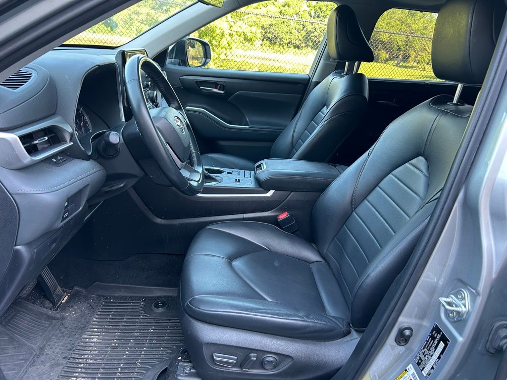2022 Toyota Highlander XLE 14