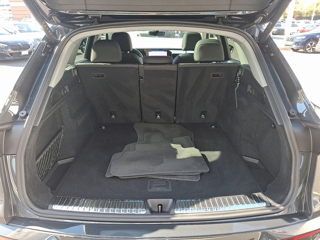 Thumbnail: 2025 Audi Q5 - 26