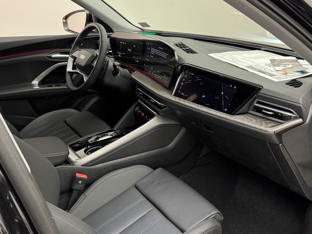 Thumbnail: 2025 Audi Q5 - 11