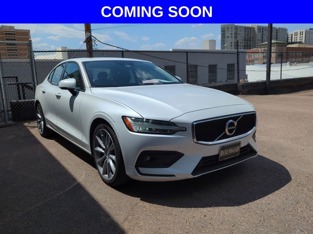 2021 Volvo S60 T6 Momentum AWD