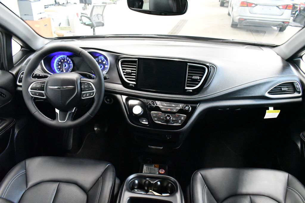 Used 2026 Black Chrysler Select image 28