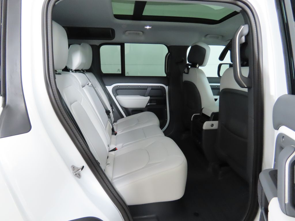 2025 Land Rover Defender 110 22
