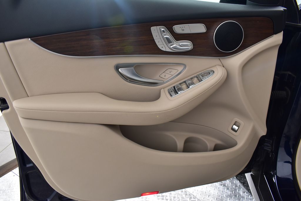 Thumbnail: 2022 Mercedes-Benz GLC - 11