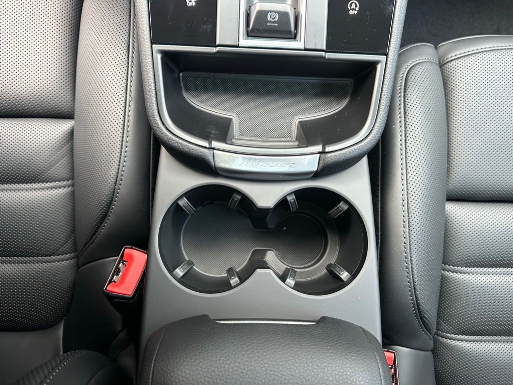 Thumbnail: 2026 Porsche Macan - 28