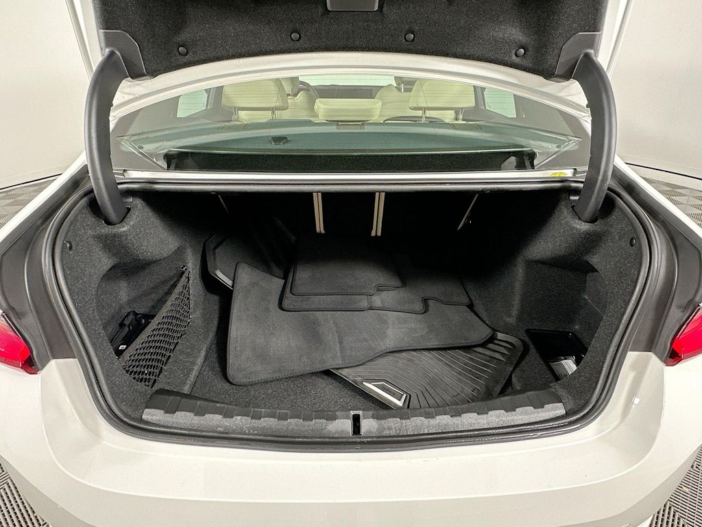 Thumbnail: 2025 BMW 3 Series - 27