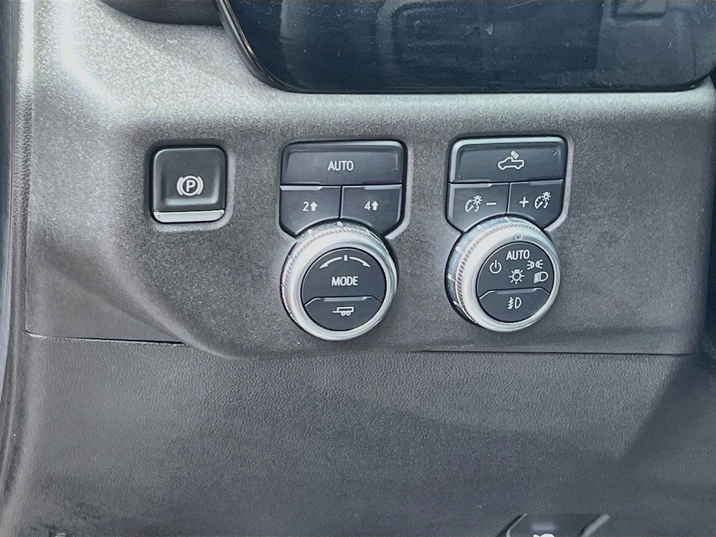 Used 2025 Black GMC Elevation image 10