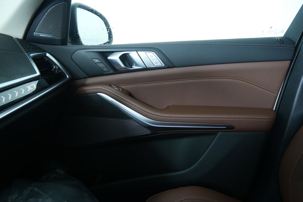 Thumbnail: 2026 BMW X7 - 25