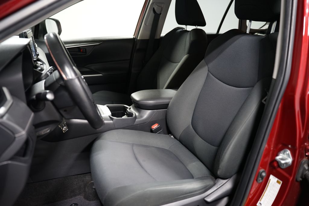 2020 Toyota RAV4 LE 6