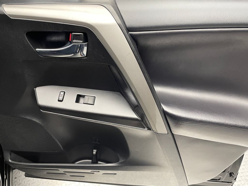 Thumbnail: 2018 Toyota RAV4 - 14