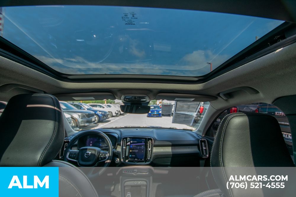 2023 Volvo XC40 Plus photo 17