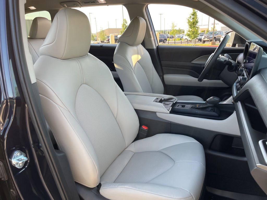 2024 Toyota Grand Highlander XLE 28