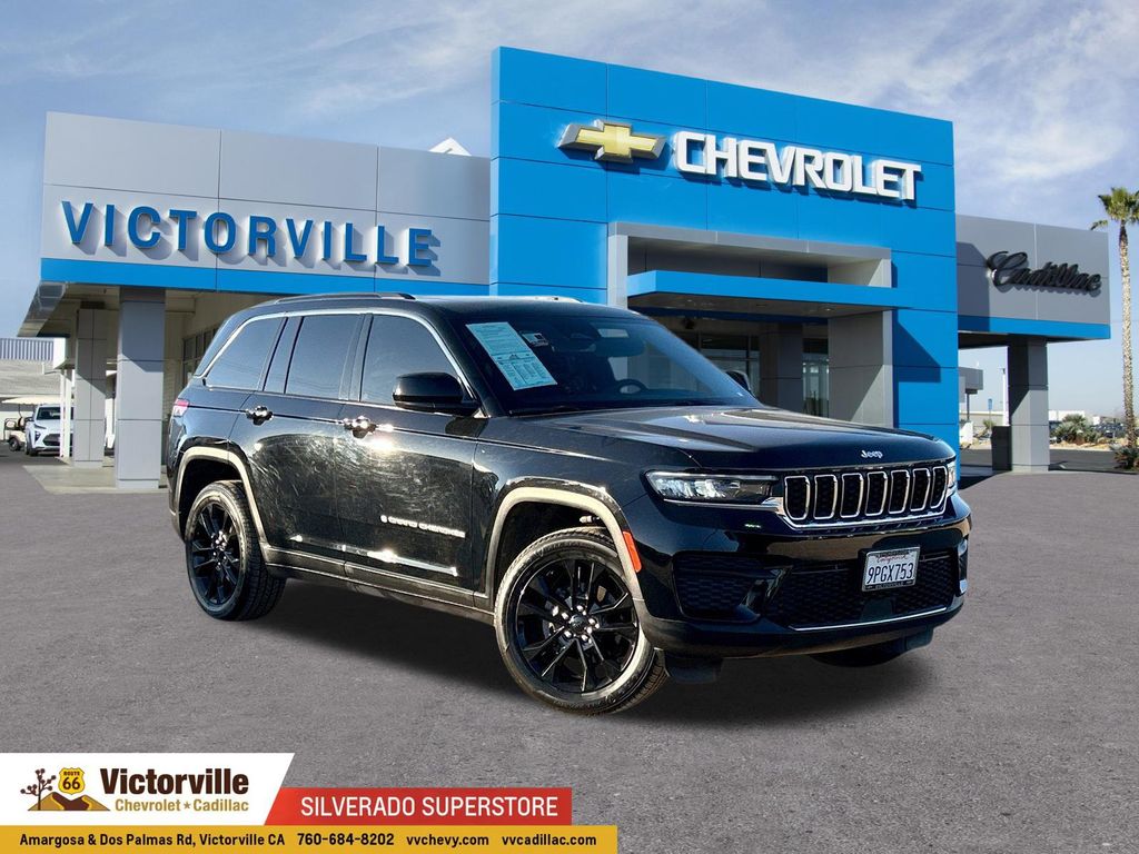 Diamond Black Crystal Pearlcoat 2024 Jeep Grand Cherokee SUV / Crossover Four-Wheel Drive 8-Speed Automatic