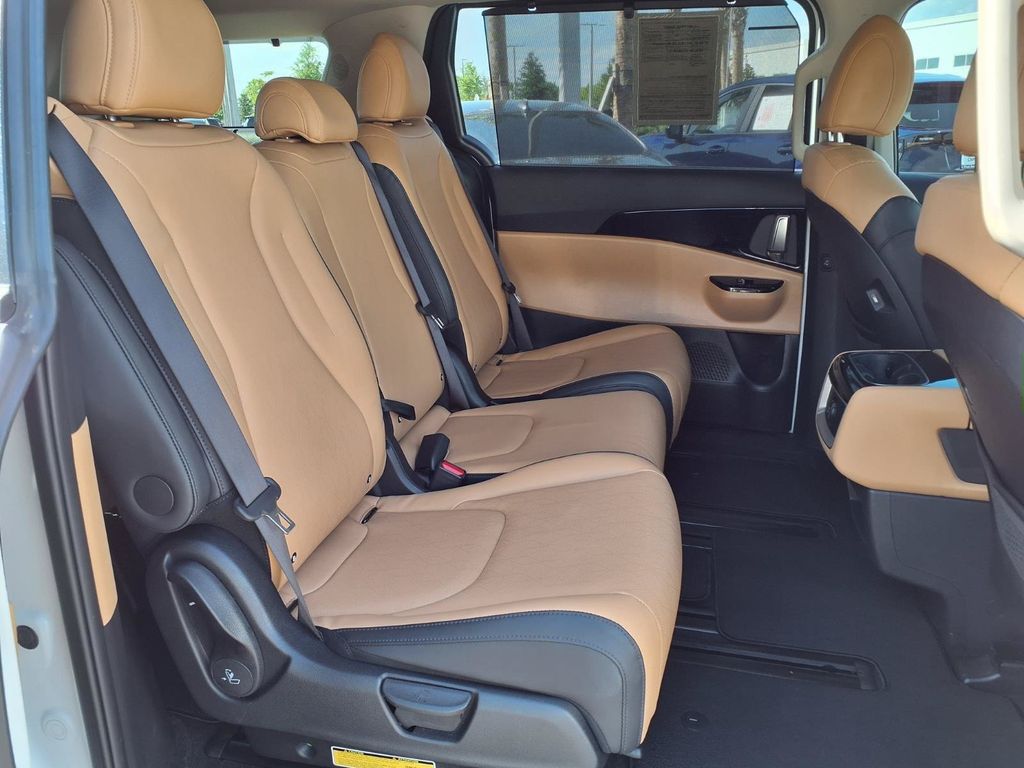 Used 2024 Kia Carnival Van