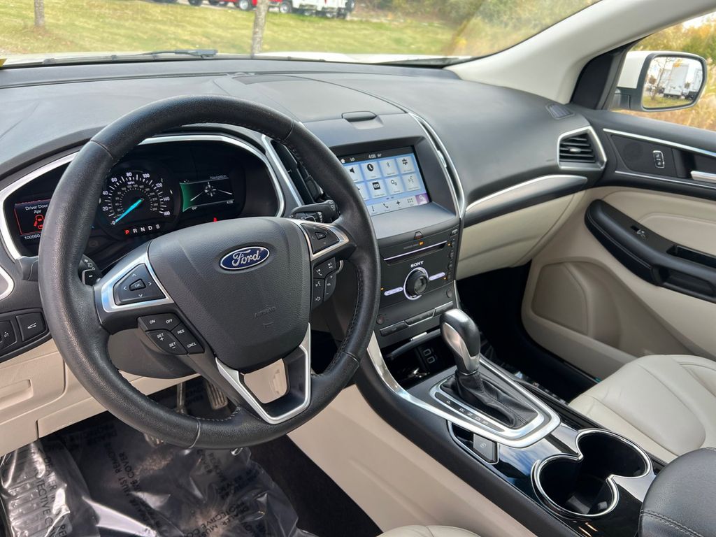 2016 Ford Edge Titanium 36