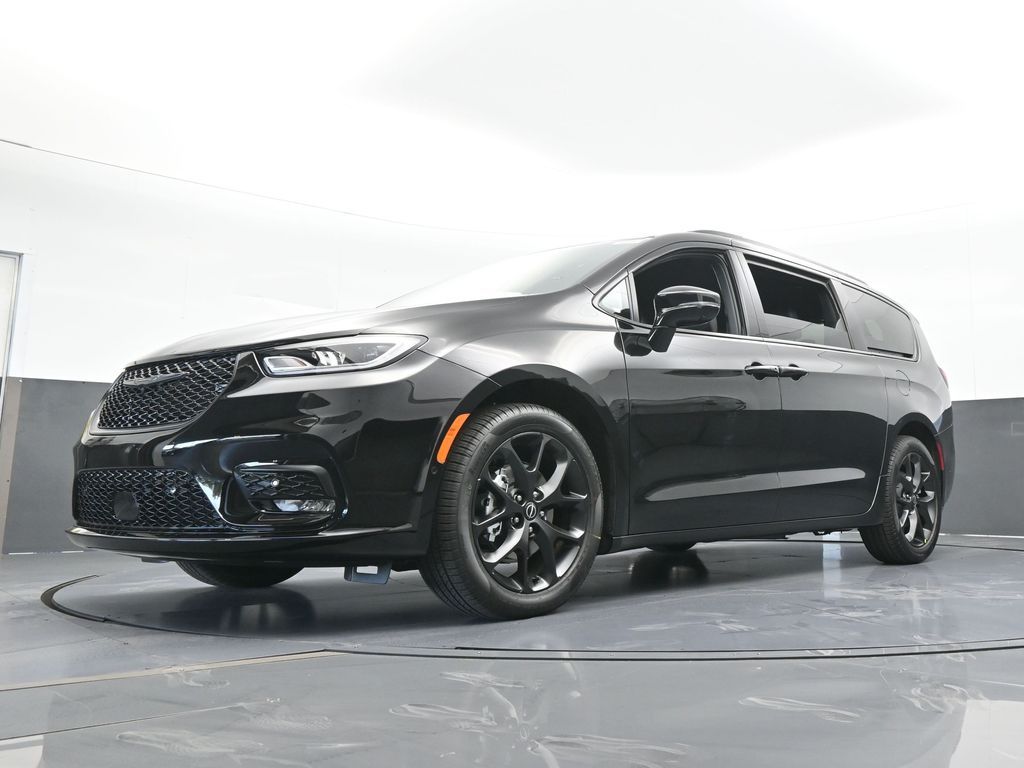 New 2026 Diamond Black Crystal Pearlcoat Chrysler Select image 55