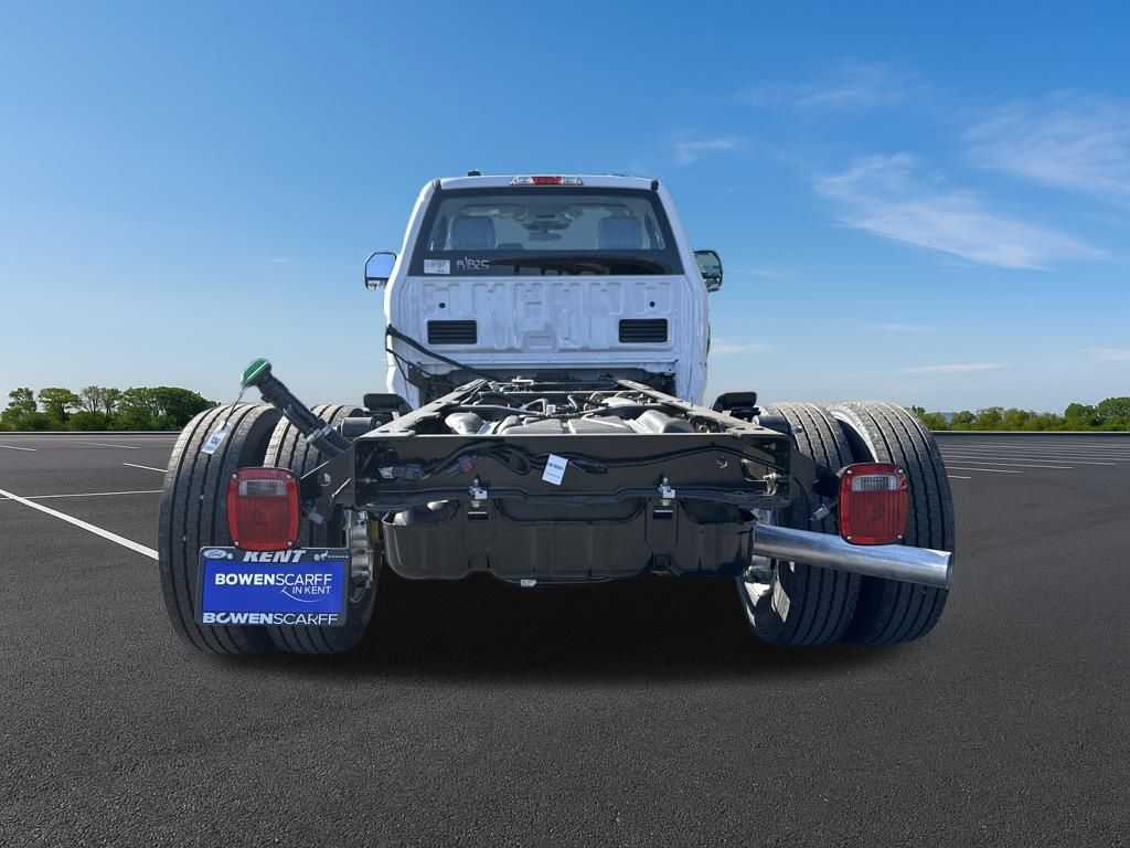 New 2025 Ford Super Duty F-600 Chassis Regular Cab (DRW) 169" Wheelbase XL