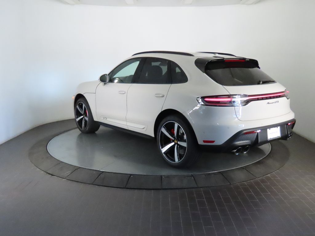 Thumbnail: 2026 Porsche Macan - 3