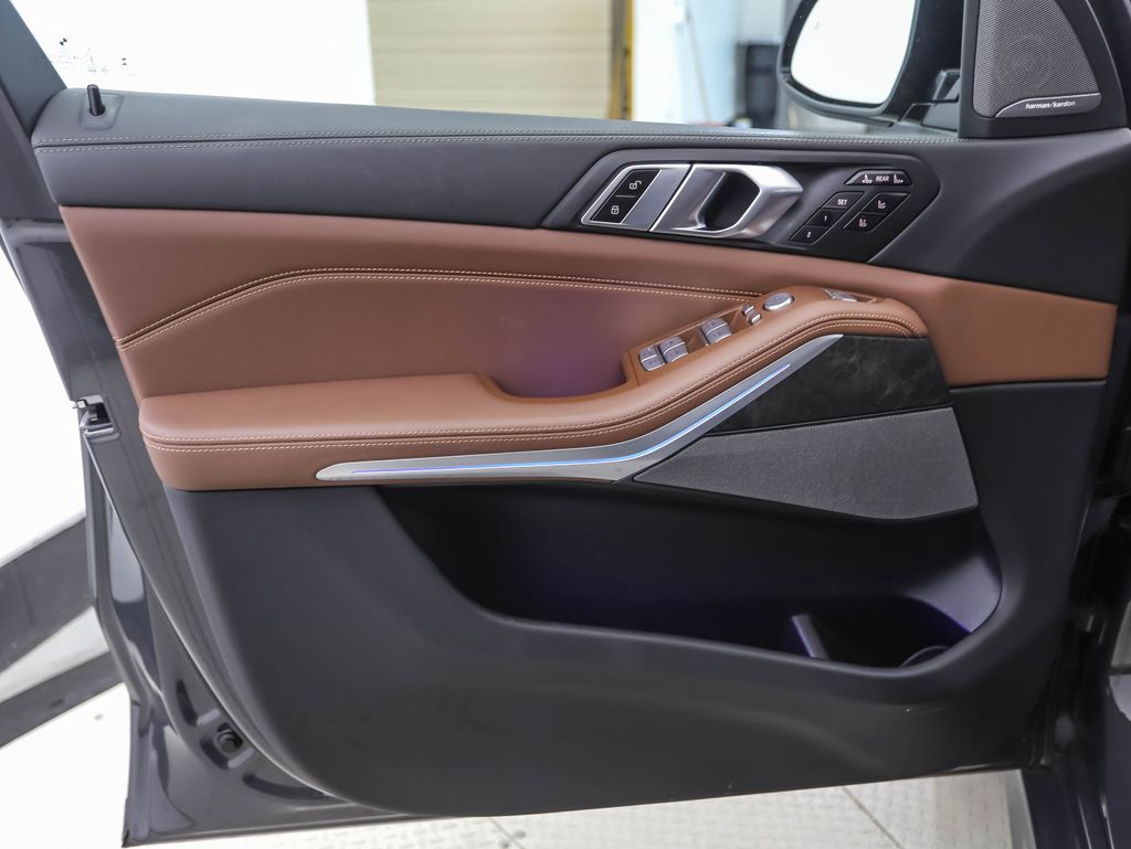 Thumbnail: 2024 BMW X7 - 9