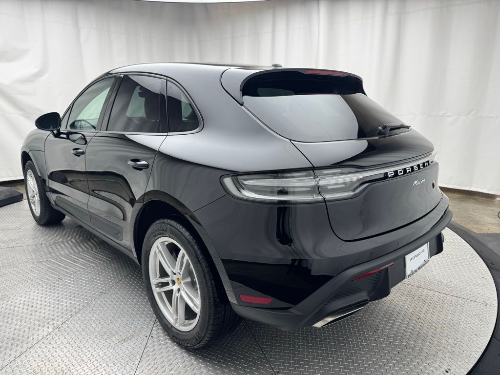 Thumbnail: 2025 Porsche Macan - 3
