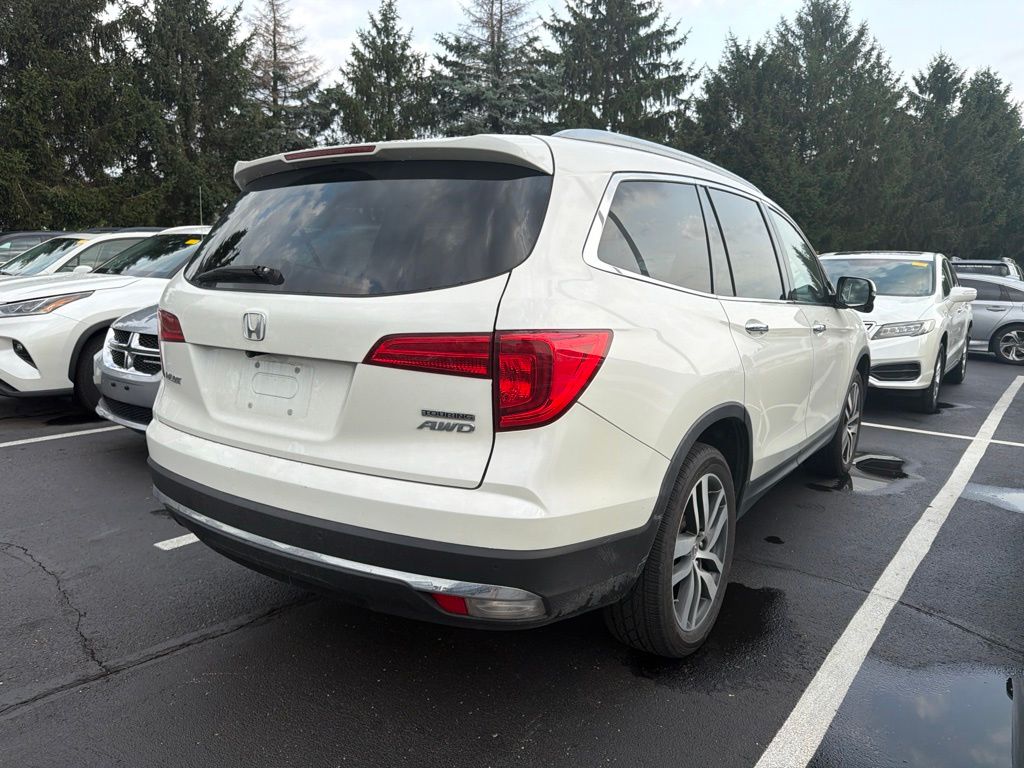 Thumbnail: 2018 Honda Pilot - 3