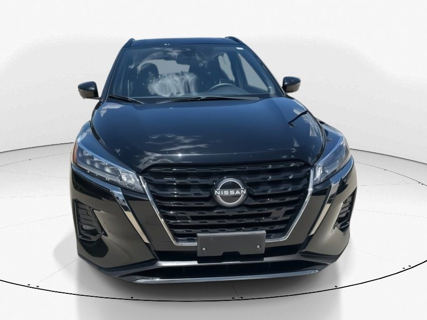 2023 Super Black Nissan Kicks SR FWD SUV