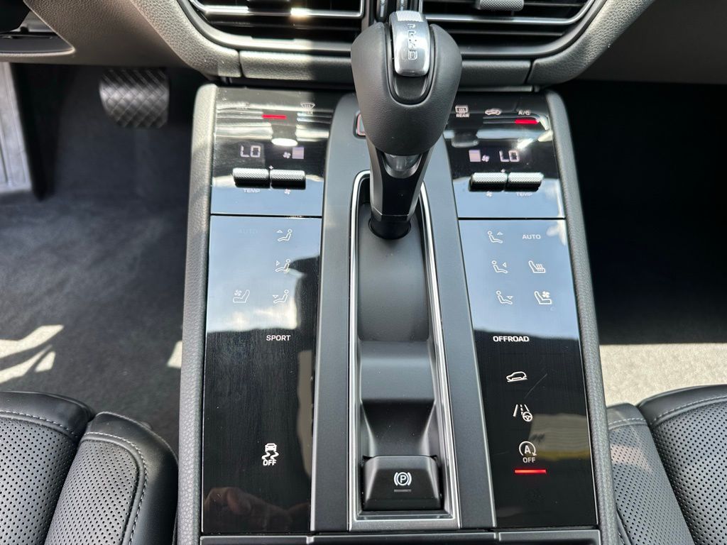 2025 Porsche Macan  22